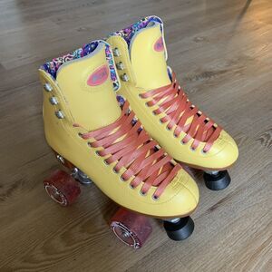 Moxi Beach Bunny Roller Skates Size 5